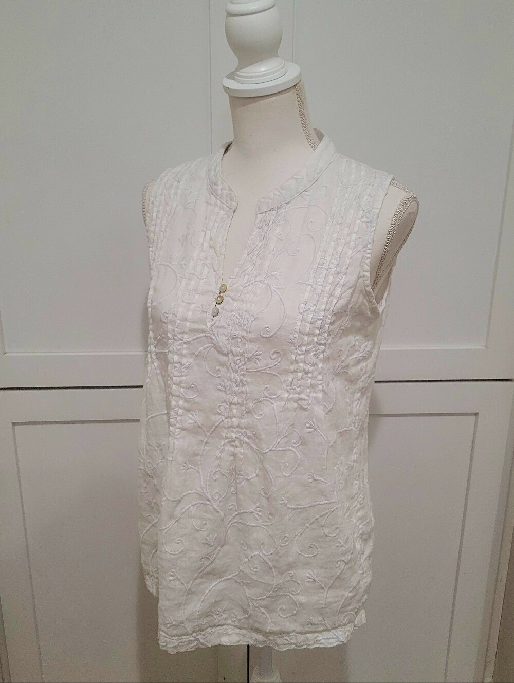 St. Tropez 100% Linen White Sleeveless Pintuck Blouse | Size Small